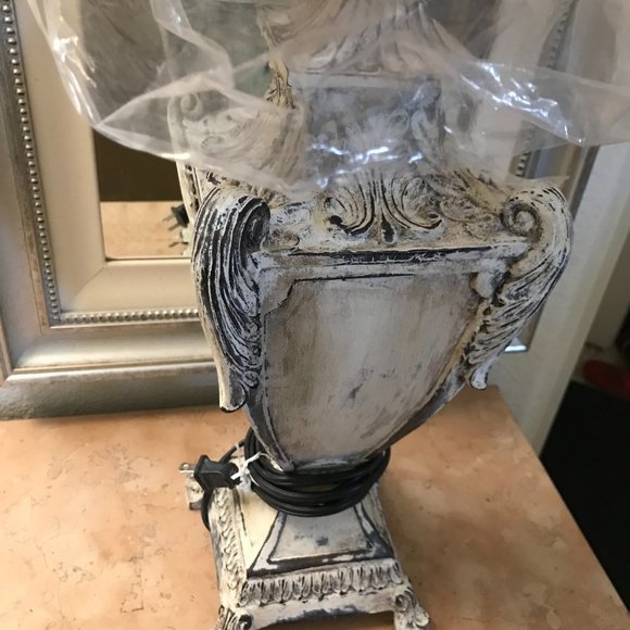 Farmhouse Vintage Chic Lamp - Picture 9 of 9